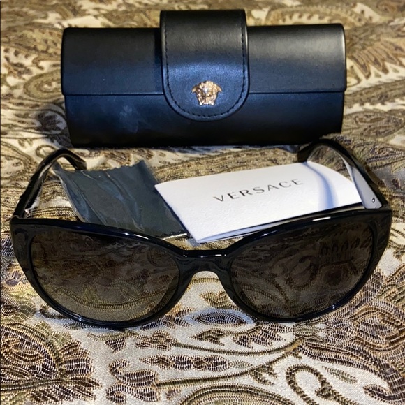 Versace Accessories - 🎈3 DAY SALE 🎈Versace Medusa Cat-Eye Sunglasses🎈